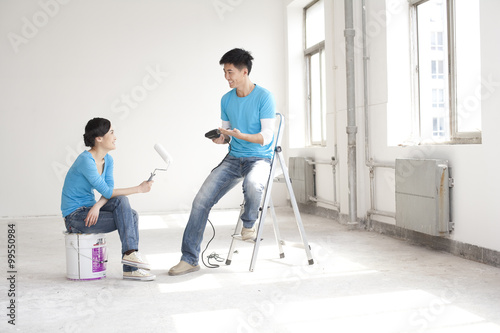 Couple taking a break from remodeling © Blue Jean Images