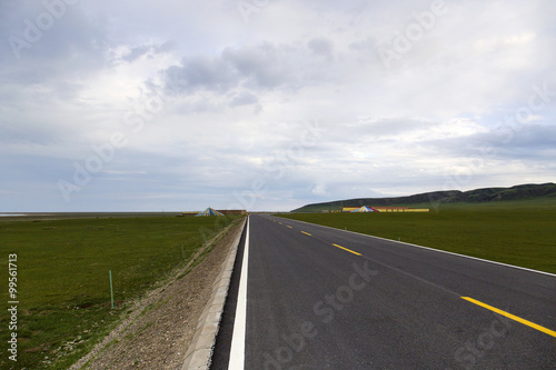 Road in Qinghai province, China © Blue Jean Images