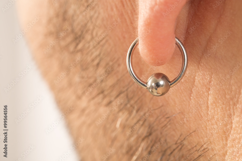 Naklejka premium pierced ear of a man