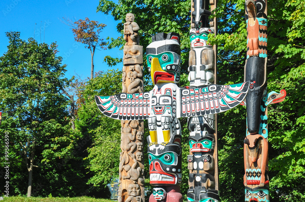 Fototapeta premium Totem w Vancouver Stanley Park, Kolumbia Brytyjska, Kanada
