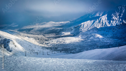 Fototapeta Naklejka Na Ścianę i Meble -  Panoramic view of the snowy valley from Kasprowy Wierch in Tatra mountains