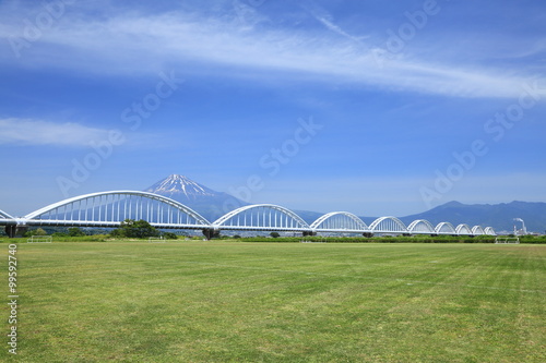 富士山と富士川スポーツ広場 © photop5