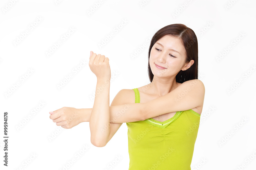 ストレッチをして寛ぐ女性 ストレッチをして寛ぐ女性