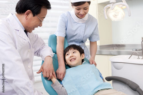 Little patient receiving treatment in dental clinic © Blue Jean Images