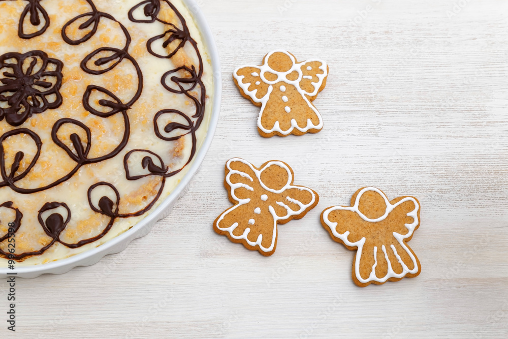 Gingerbread cookies and cheesecake