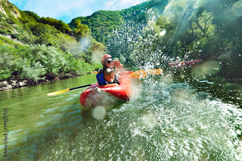 Leinwand Poster in river canoe splashes