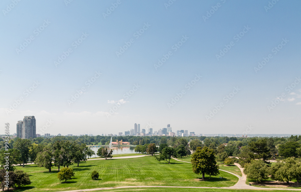 Fototapeta premium Denver Skyline Beyond Lake and Grass Lawn