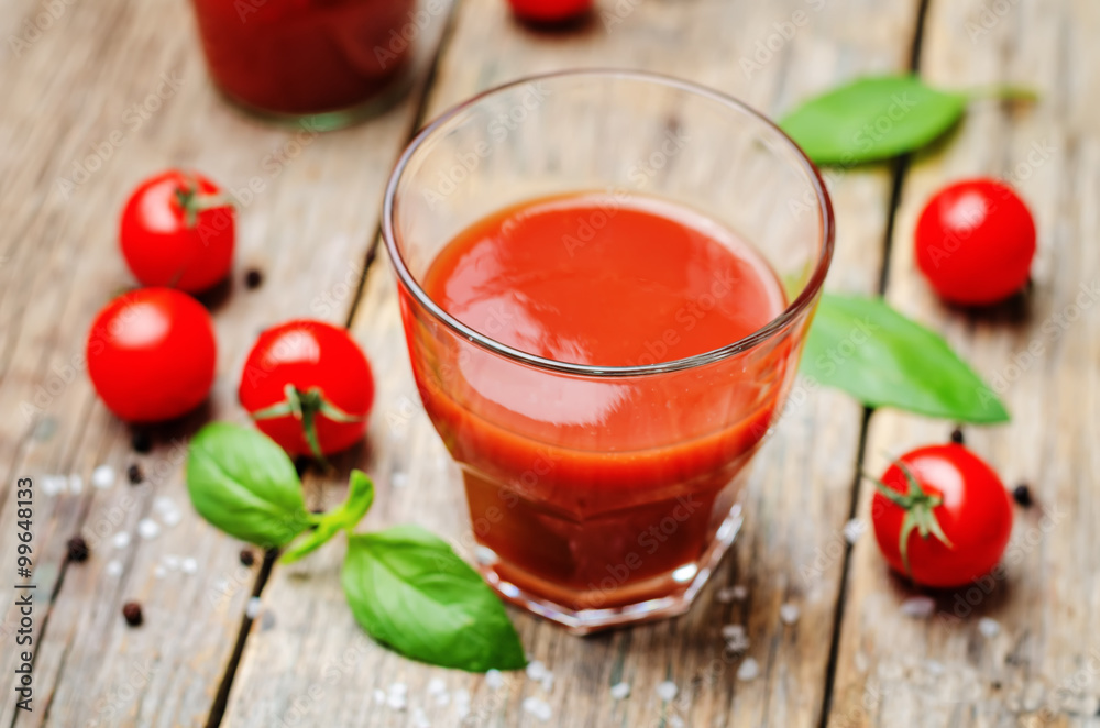 Tomato juice with tomatoes