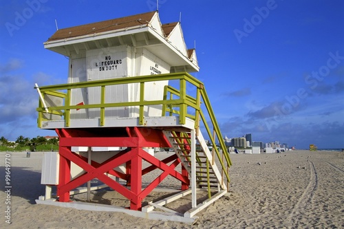 Art Deco lifeguard post, south beach © Ana