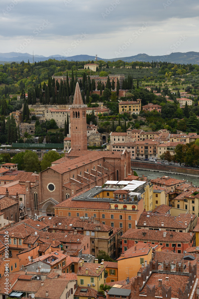 Widok na Weronę z wierzy Torre dei Lamberti - Włochy