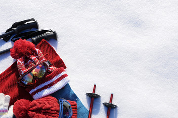 Fotobehang Wintersport Ski-uitrusting op witte sneeuw  © david_franklin