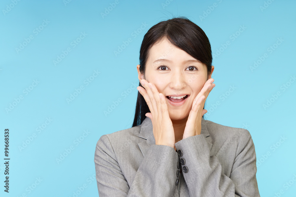 笑顔の女性 笑顔の女性