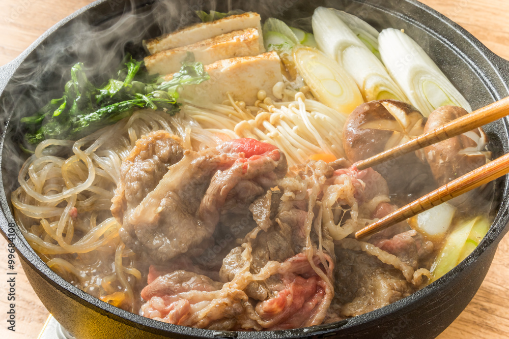 普通のすきやき sukiyaki with high-quality Japanese food 普通のすきやき sukiyaki with high-quality Japanese food
