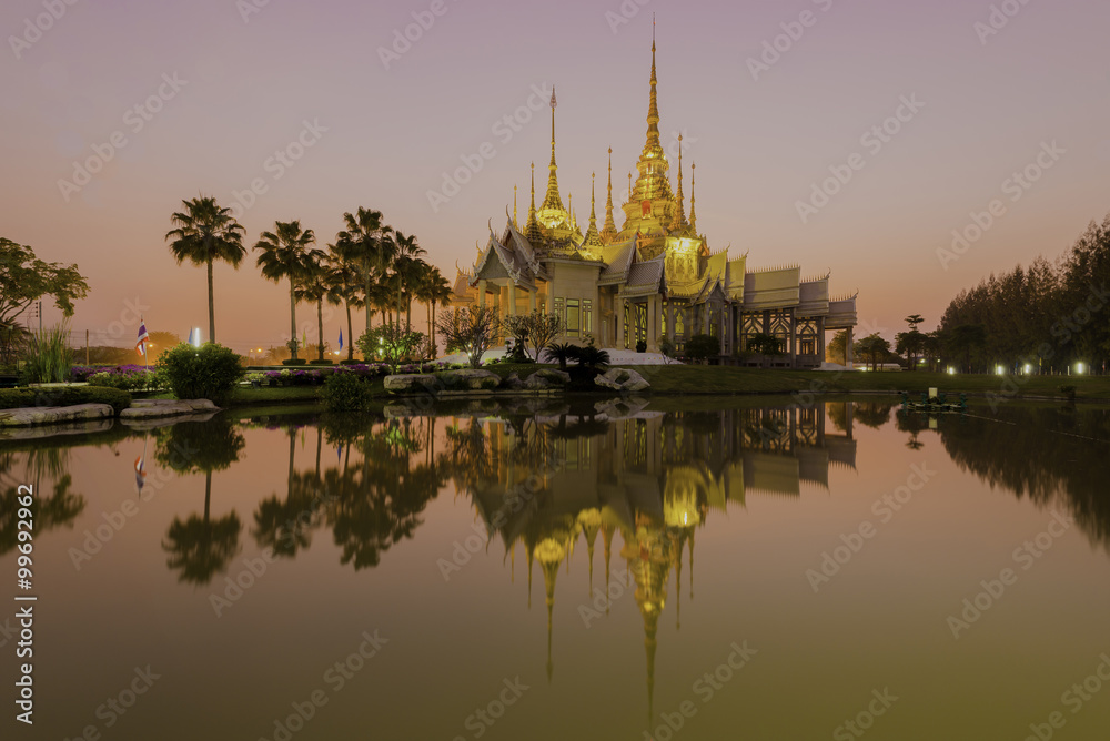 Wat Luang PHO Toh