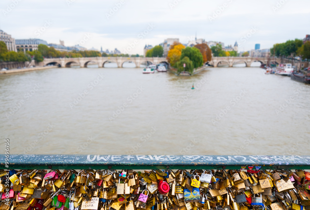 Fototapeta premium Love lock on a bridge in Paris