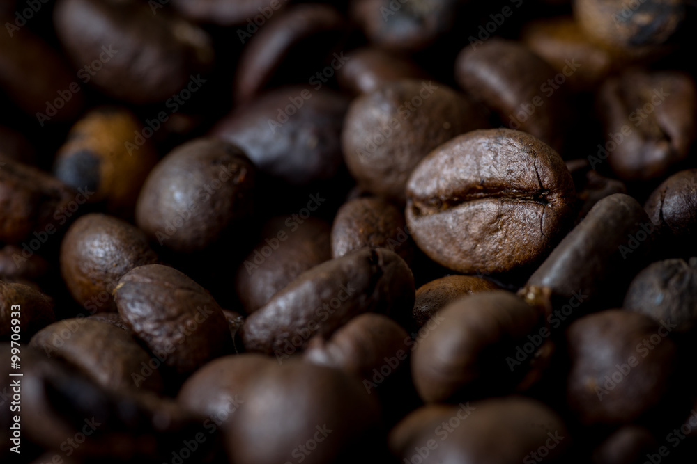 Naklejka premium Close-up view of coffee beans. Selective focus. Macro shoot.