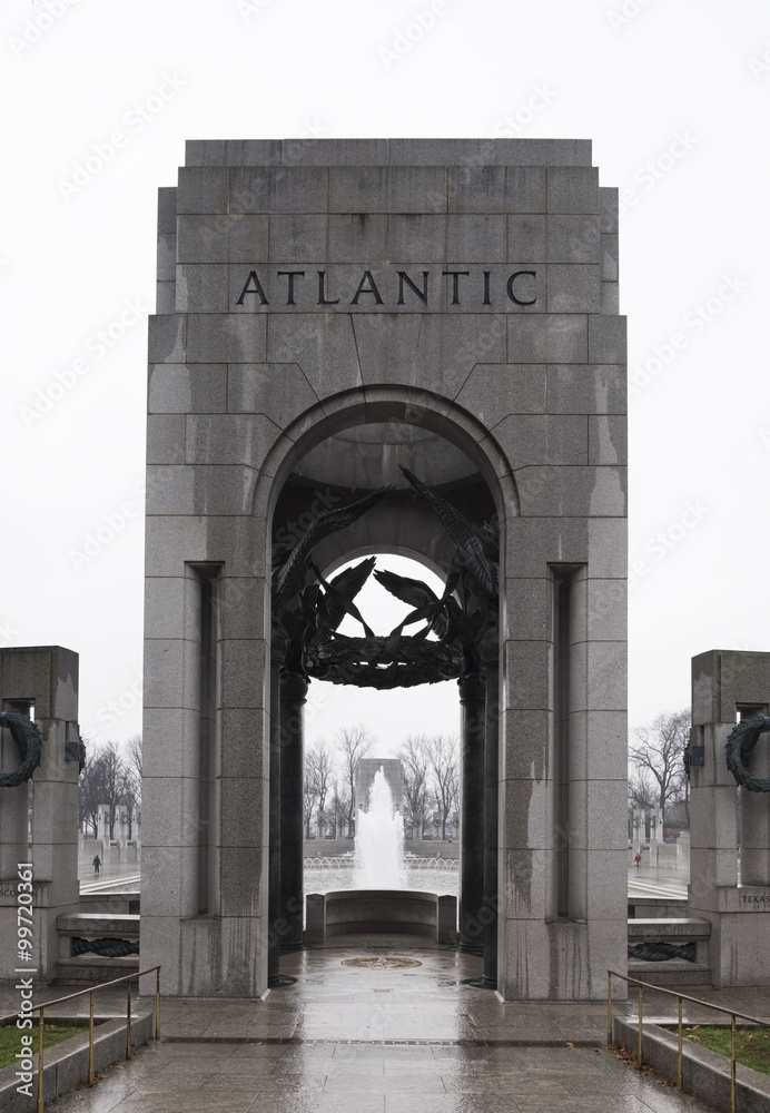 Fototapeta premium The Atlantic Arch at the World War II Memorial in Washington DC.