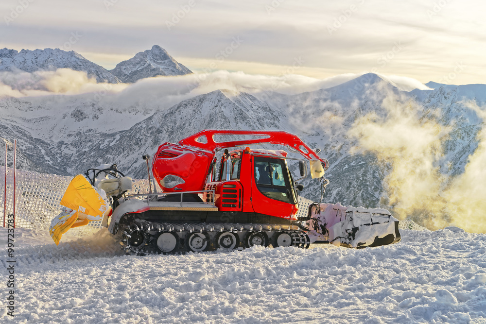 Ratrack at work in Kasprowy Wierch of Zakopane in the winter tim Ratrack at work in Kasprowy Wierch of Zakopane in the winter tim