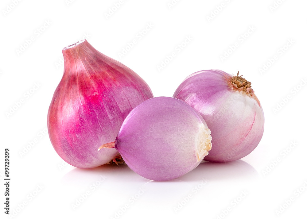 Fototapeta premium shallots on white background