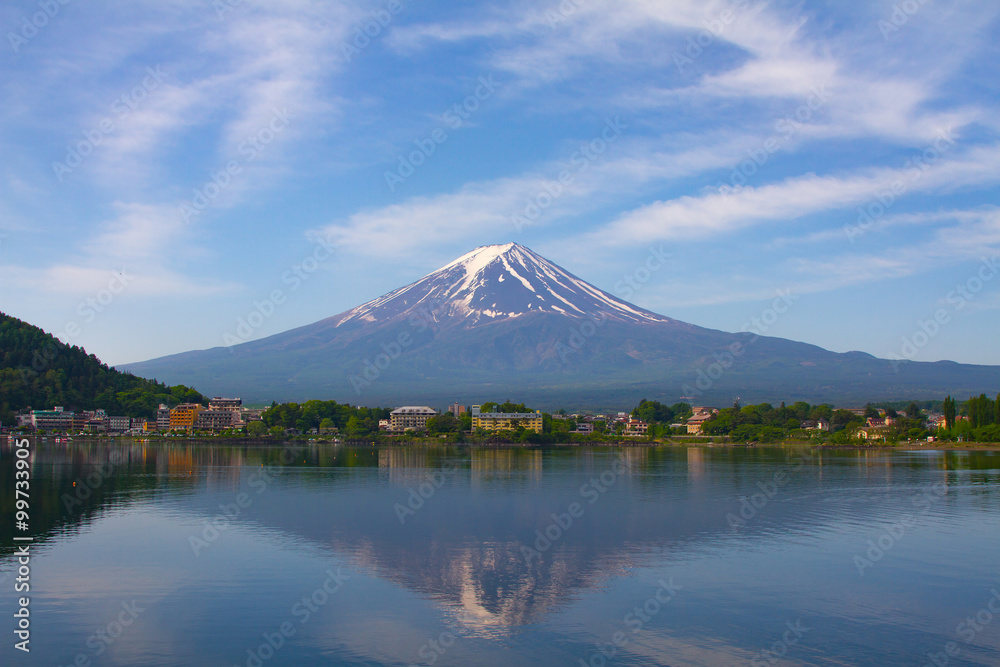 Kawaguchiko lake with fuji mountain background