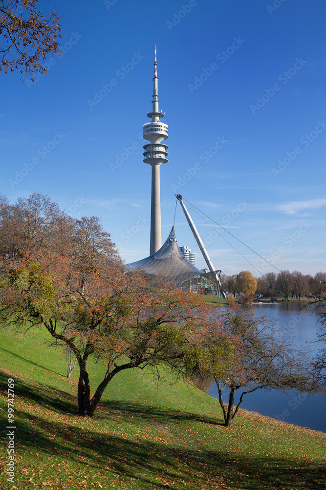 Obraz premium Fernsehturm im Olympiapark | München