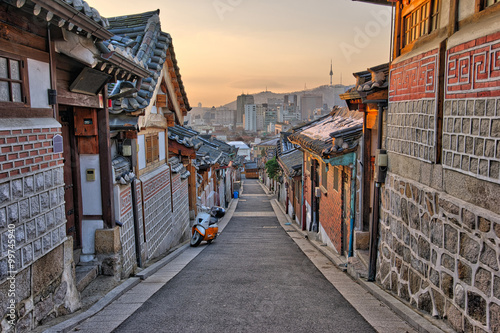 Photo Bukchon Hanok Village in Seoul, South Korea
