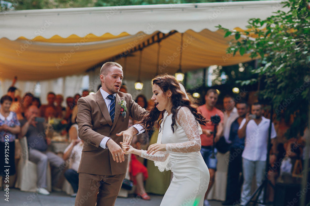 Fototapeta premium wedding first dance