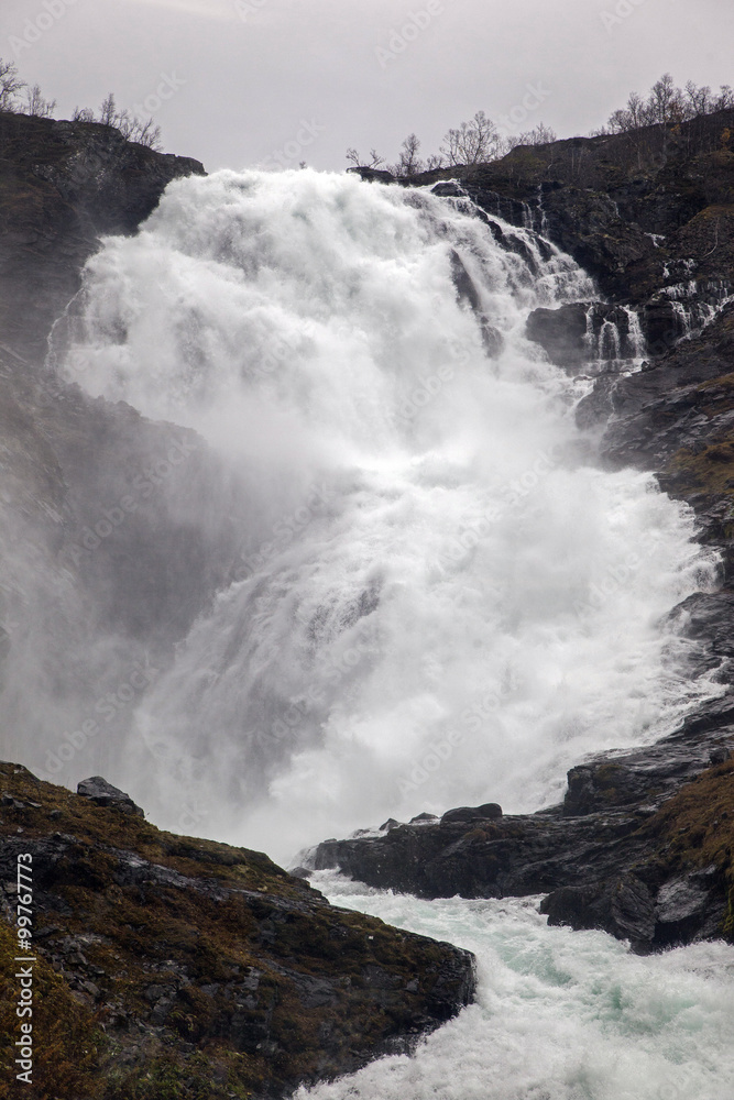 Norvegia, una cascata.