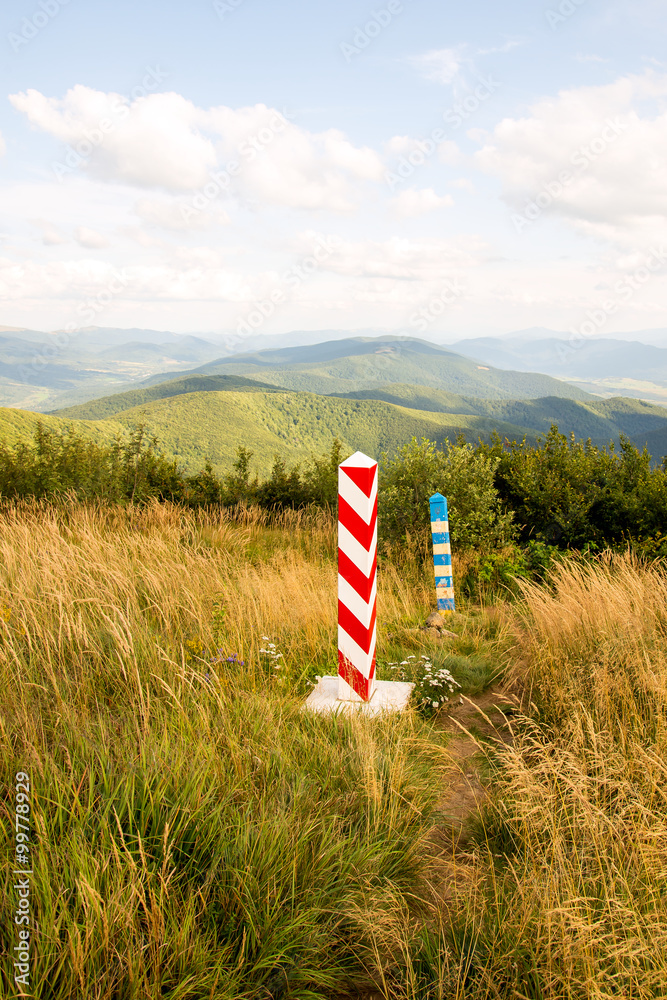 Obraz premium Ukraine krzemieniec rock smuggling guarding routes grass polish bieszczady state guard mountains tree border refugee