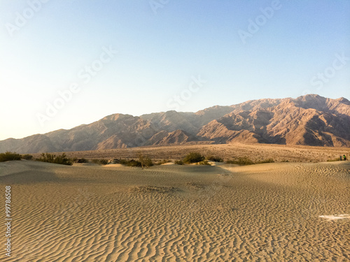 Sonnenaufgang in den Mesquite Dunes bei Stovepipe Wells im Death