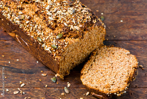 Bilde på lerret Homemade low carb Dukan bread with pumpkin and flax seeds.