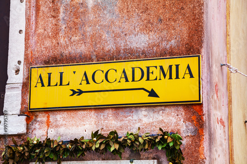 Obraz na płótnie All Accademia direction sign in Venice w salonie