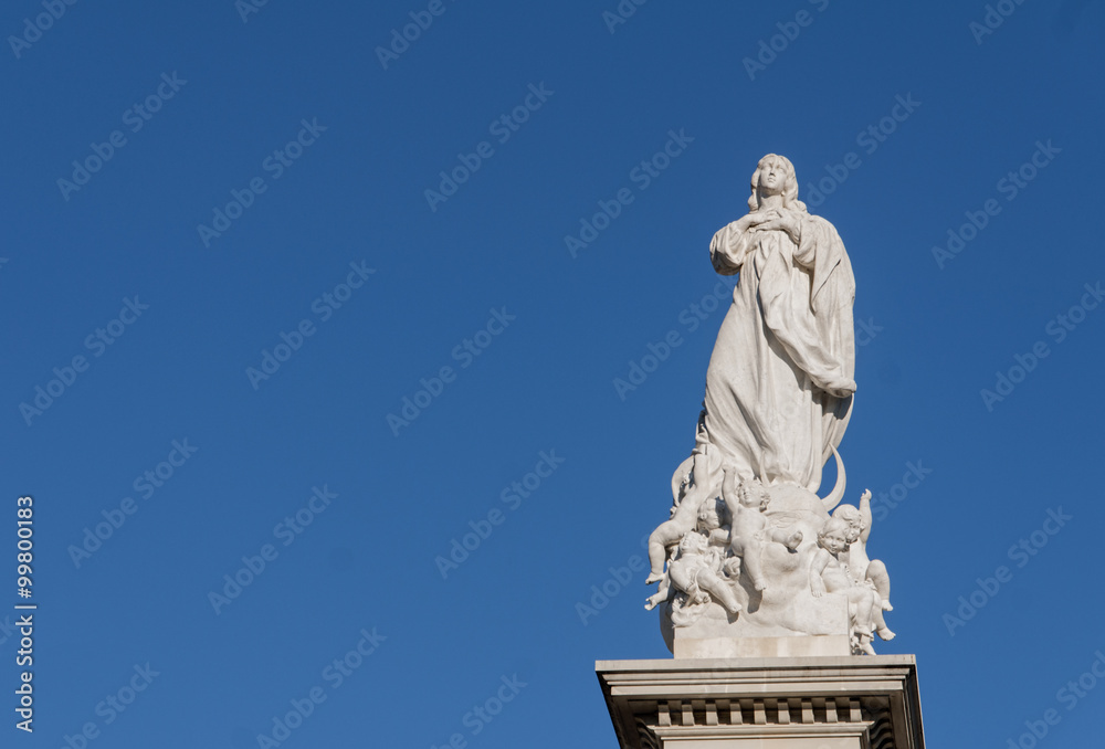 monumento de la inmaculada concepción de Sevilla en la plaza del Triunfo