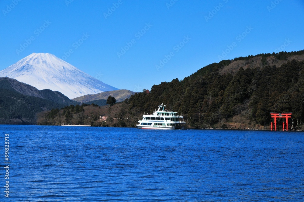 富士山と芦ノ湖と遊覧船