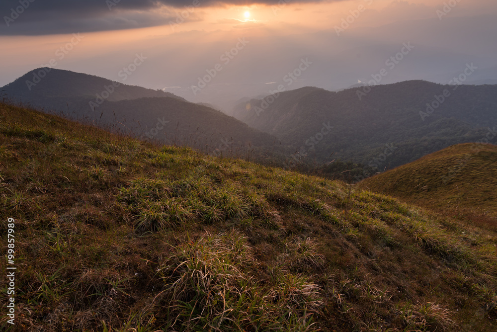 Naklejka premium beautiful sunset on the mountain with green field at doi monjong