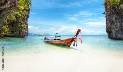 Fototapeta Naklejka Na Ścianę i Meble -  Exotic beach in Thailand. Asia travel destinations and tropical nature landscapes