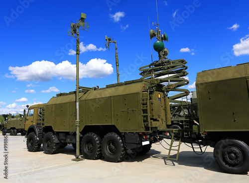Military vehicle antennas
