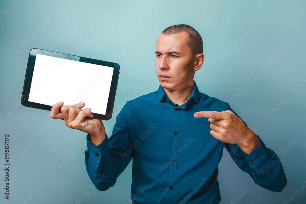a man of European appearance thirty years shows the screen of th a man of European appearance thirty years shows the screen of th