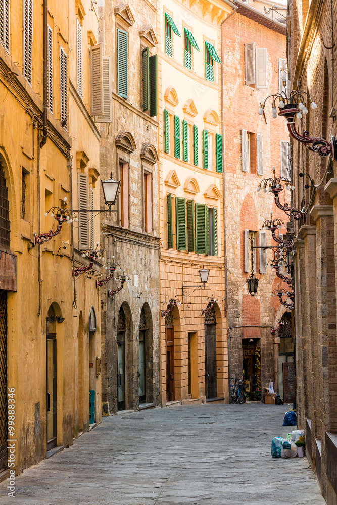 Verlassene Strasse in Siena