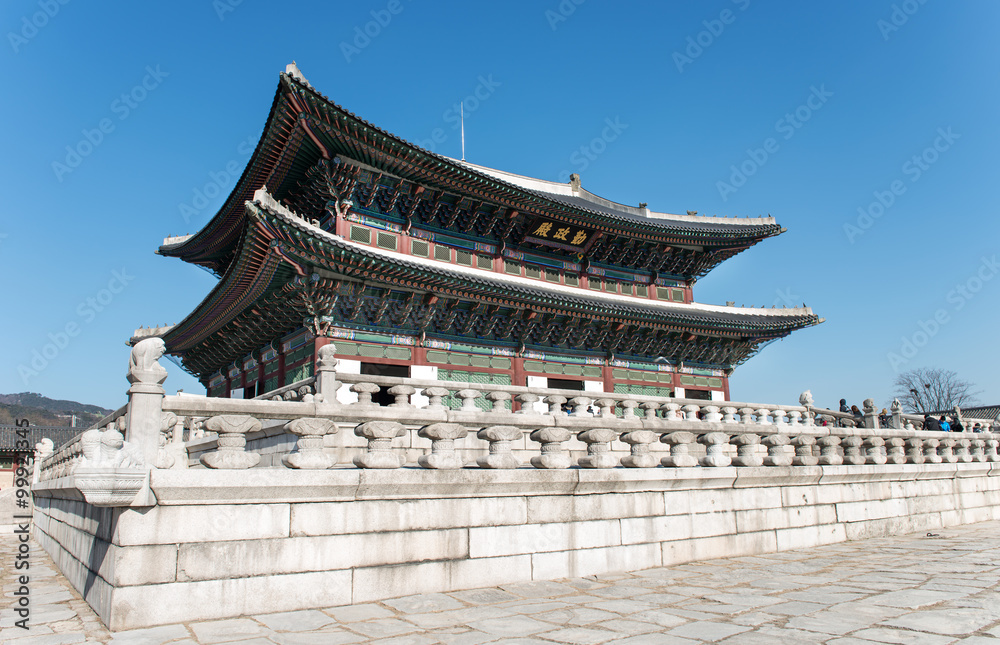 Gyeongbokgung Palace in Korea. The largest palace built in the Joseon Dynasty in Korea. Buildings that symbolize the Joseon royal family Gyeongbokgung Palace in Korea. The largest palace built in the Joseon Dynasty in Korea. Buildings that symbolize the Joseon royal family