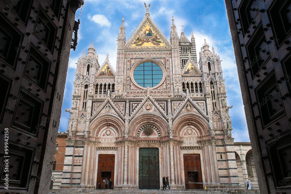Looking the duomo (cathedral) of Siena between two doors