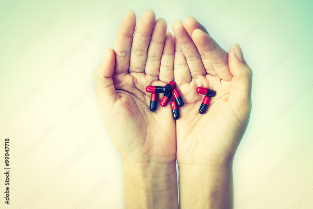 Fototapeta premium hands holding medicine capsule