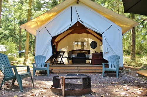 Glamping cabin in the woods