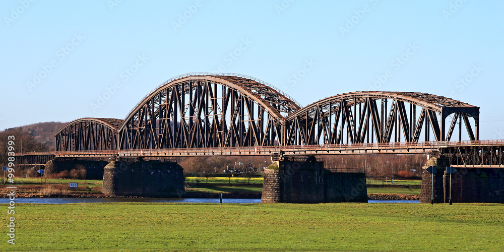 Eisenbahnbrücke bei Dusiburg Beekerwerth Eisenbahnbrücke bei Dusiburg Beekerwerth