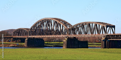Eisenbahnbrücke bei Dusiburg Beekerwerth © mitifoto