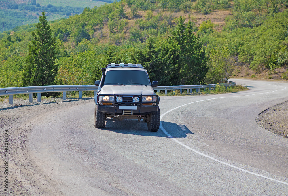 SUV goes on the way to the Crimea SUV goes on the way to the Crimea