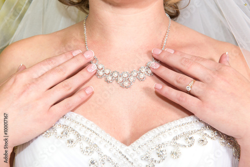 Pearl necklace on the neck of the bride