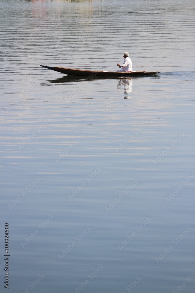 Naklejka premium Slowly Paddling Across