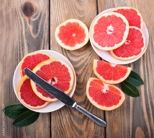 Grapefruits with knife