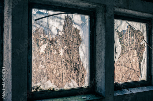 Photos Broken windows